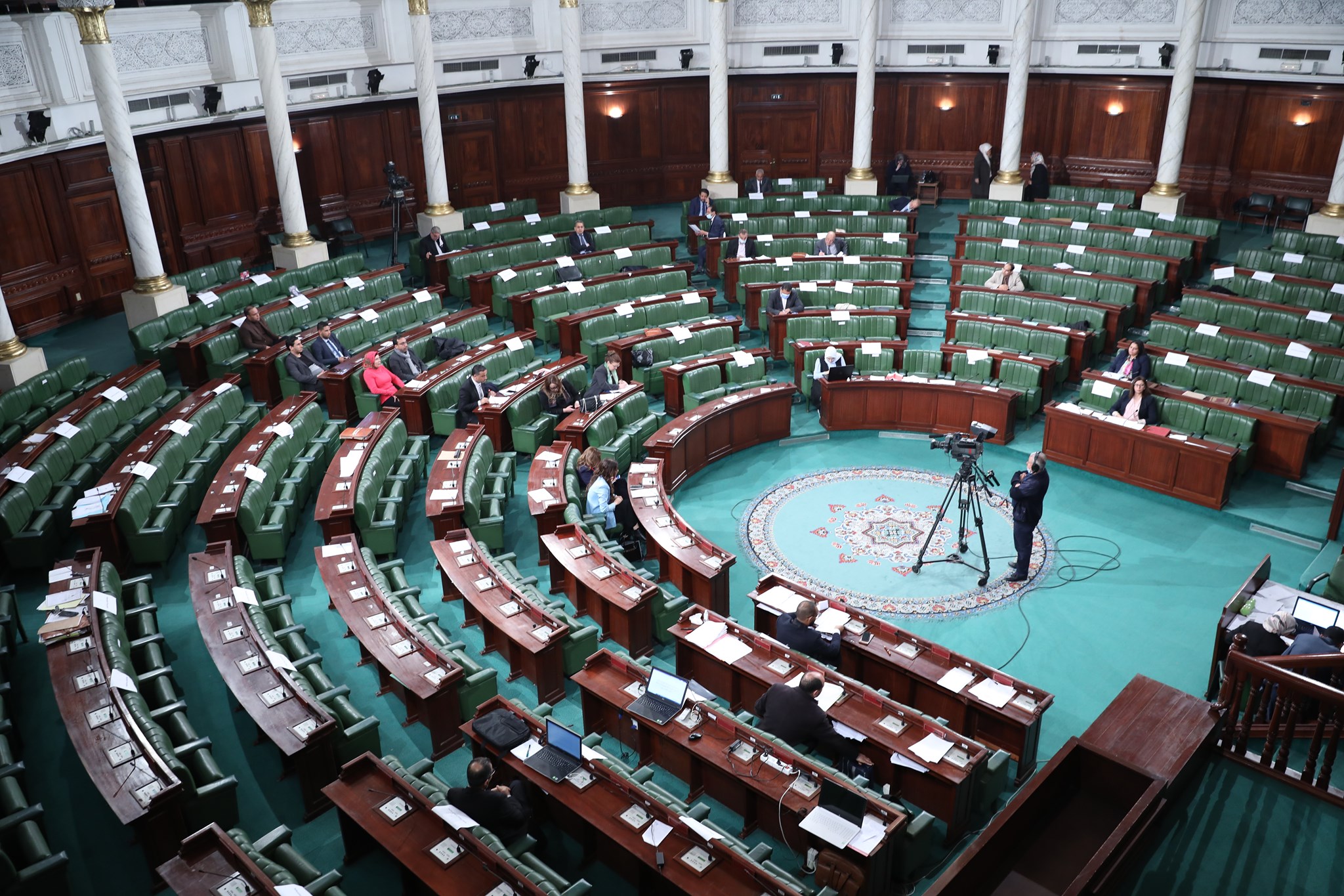 في غياب "الزعامات" والقيادات الحزبية..  أي ملامح للبرلمان القادم؟  